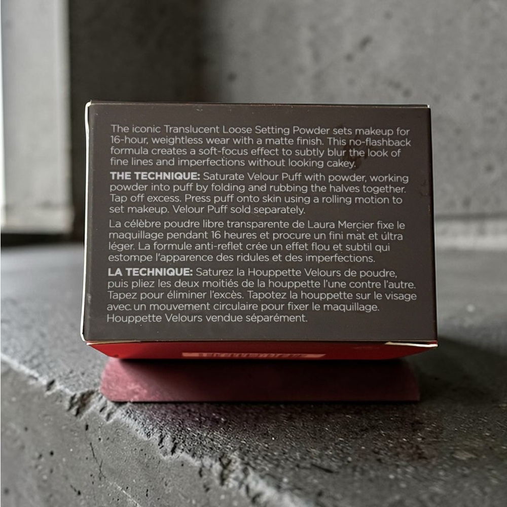 Laura Mercier—Translucent Setting Powder - Picture 2 of 2